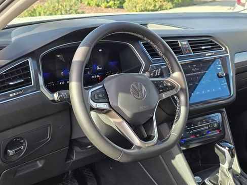 Used 2023 Volkswagen Tiguan SE image 14