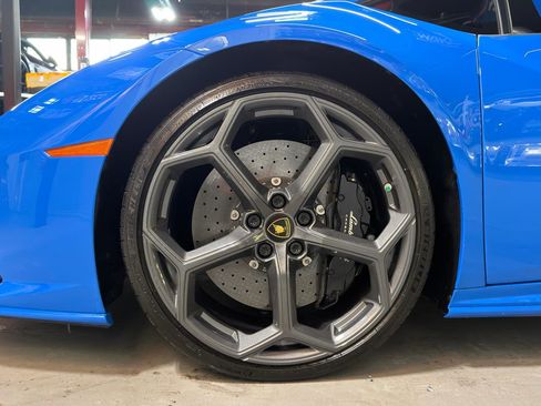 Used 2020 Lamborghini Huracan EVO image 11