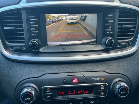 Used 2019 Kia Sorento S FWD image 23