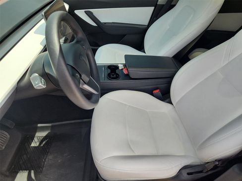 Used 2022 Tesla Model Y Long Range AWD/4WD image 19