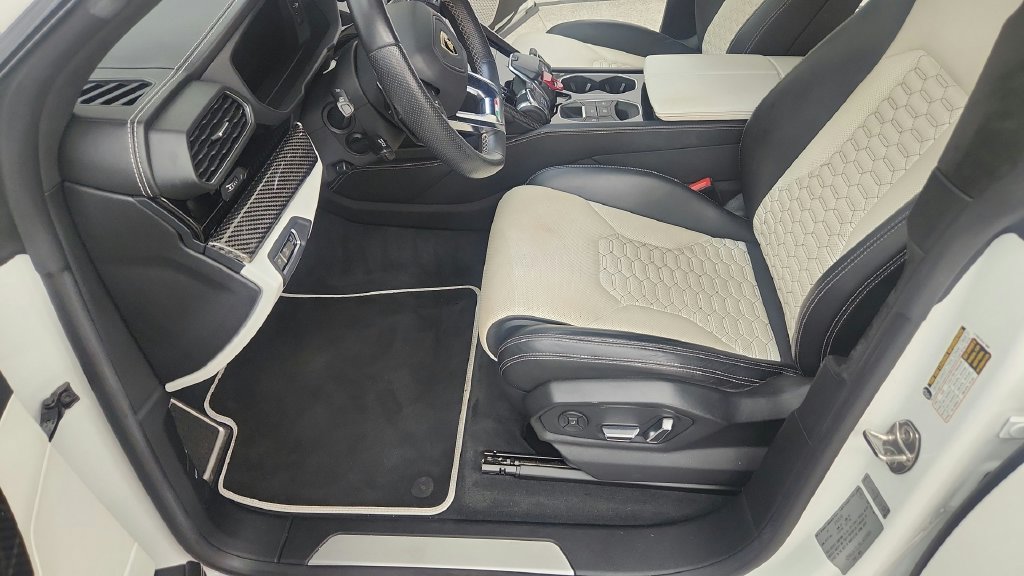 Used 2019 Lamborghini Urus AWD/4WD image 23