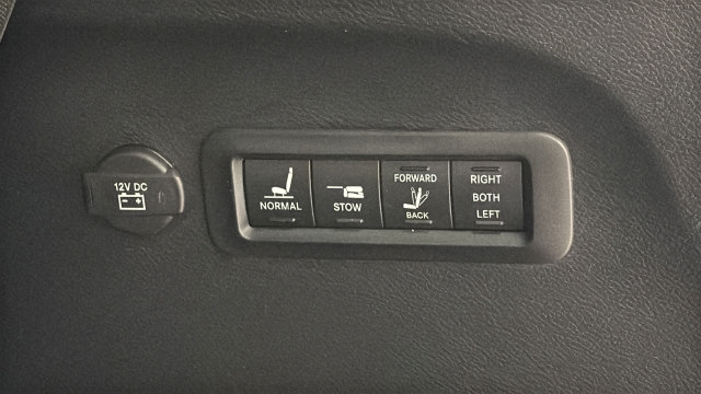 Used 2020 Chrysler Pacifica Limited FWD image 31