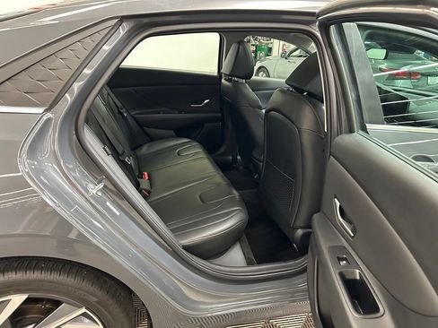 Used 2025 Hyundai Elantra Limited FWD image 12