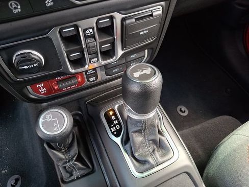 Used 2026 Jeep Wrangler Unlimited Rubicon AWD/4WD image 14