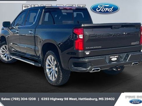 Used 2022 Chevrolet Silverado 1500 High Country w/ Technology Package image 2