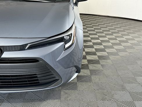 Used 2025 Toyota Corolla LE FWD image 9