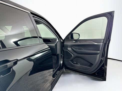 Used 2022 Jeep Grand Cherokee Limited 4xe image 34