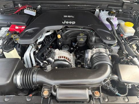 Used 2019 Jeep Wrangler Unlimited Rubicon AWD/4WD image 8