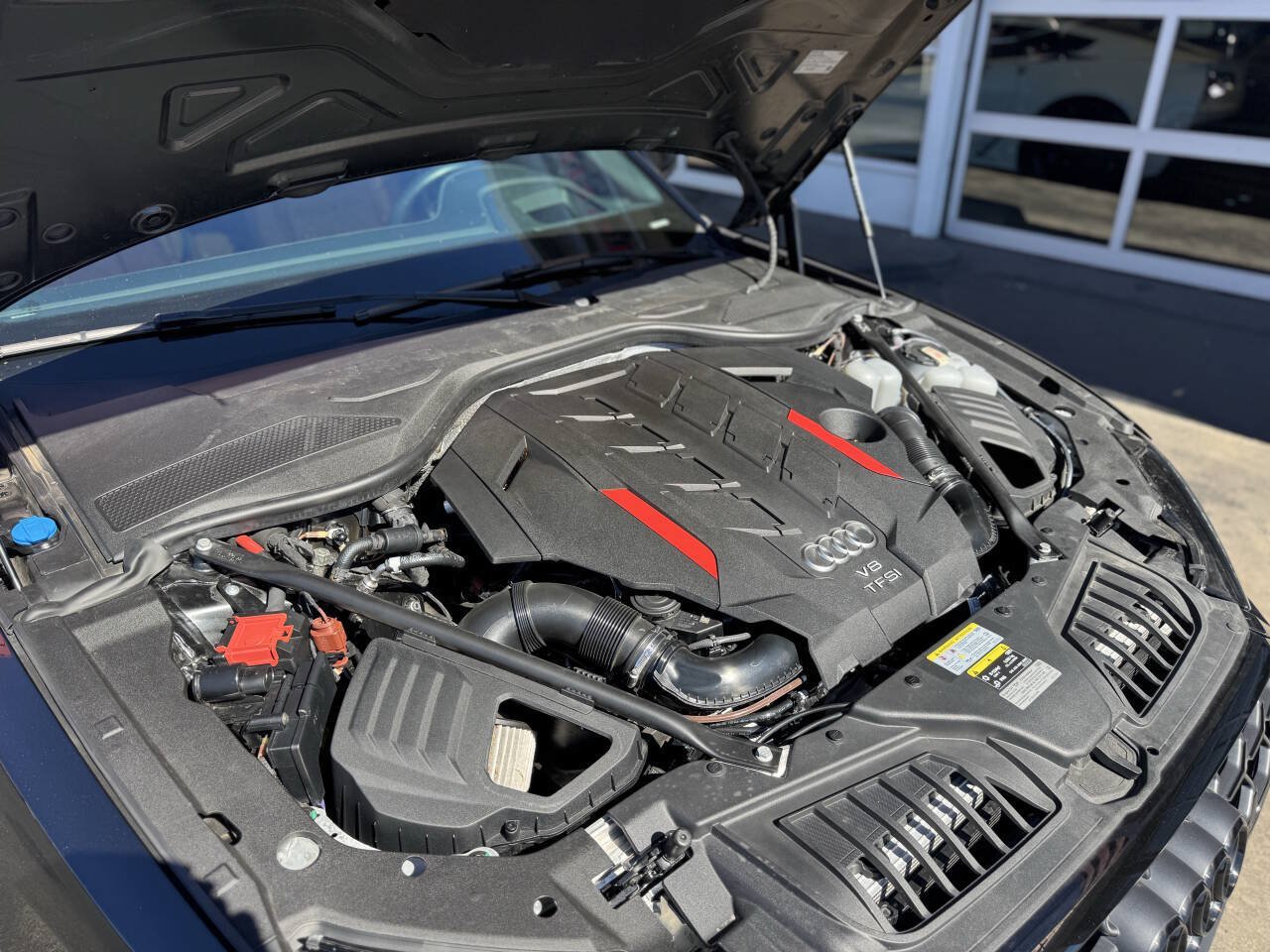 Used 2023 Audi S8 w/ S8 Comfort Plus Package AWD/4WD image 40