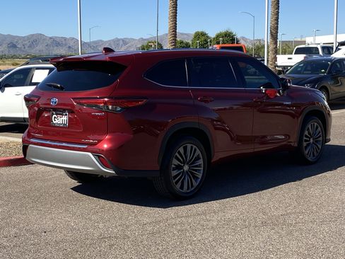 Used 2020 Toyota Highlander Limited Platinum image 3