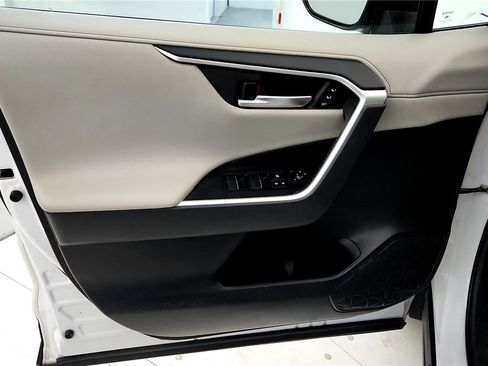 Used 2019 Toyota RAV4 Limited image 22