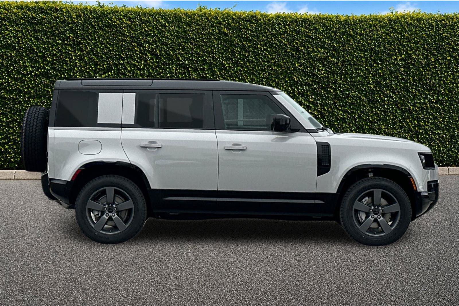 New 2026 Land Rover Defender 110 X-Dynamic SE AWD/4WD image 7