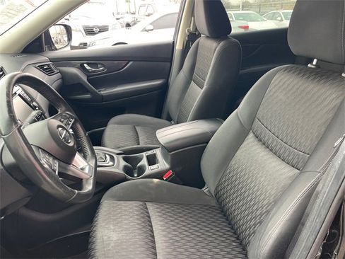 Used 2018 Nissan Rogue SV image 9