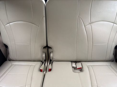 Used 2019 Buick Enclave Essence image 18