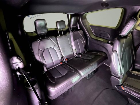 Used 2025 Chrysler Pacifica Select FWD image 26