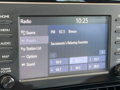 Used 2021 Toyota RAV4 LE FWD image 19