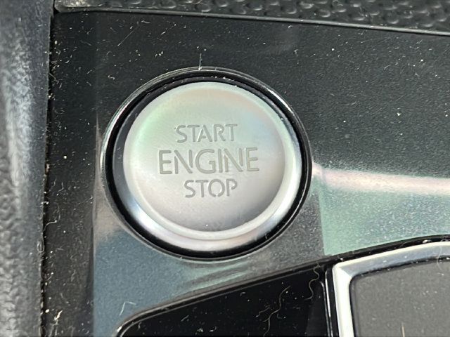 Used 2020 Volkswagen Tiguan SEL AWD/4WD image 28