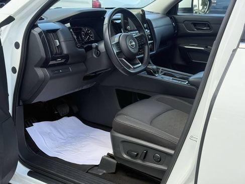 Used 2024 Nissan Pathfinder SV FWD image 13