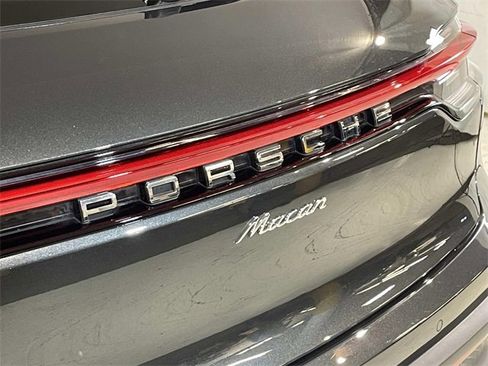 Used 2025 Porsche Macan image 12