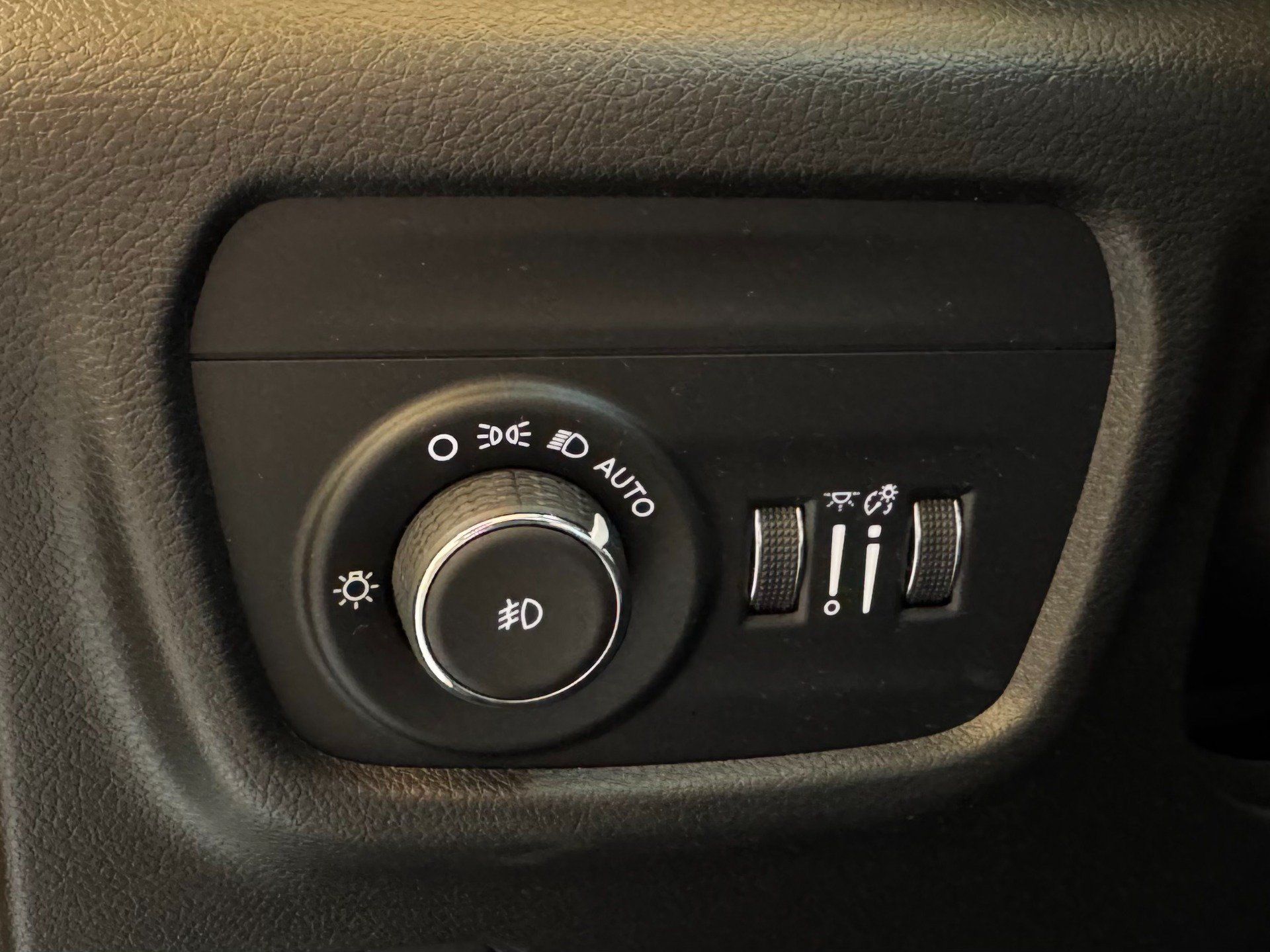 Used 2022 Jeep Grand Cherokee L Limited w/ Luxury Tech Group II AWD/4WD image 14