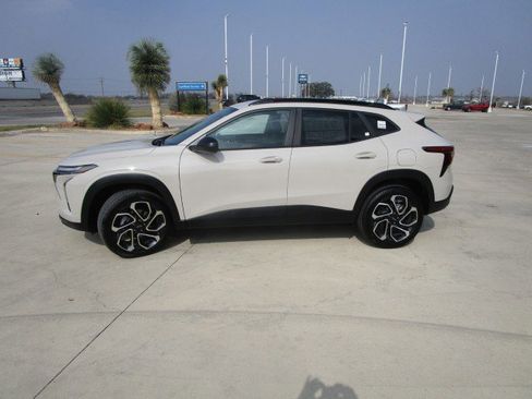 New 2026 Chevrolet Trax RS w/ Driver Confidence Package image 4