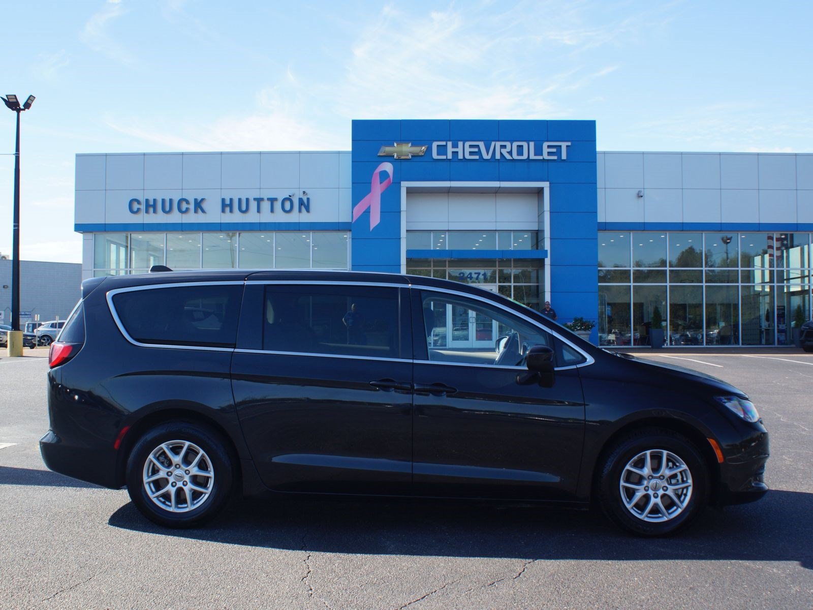 Used 2023 Chrysler Voyager LX FWD image 1
