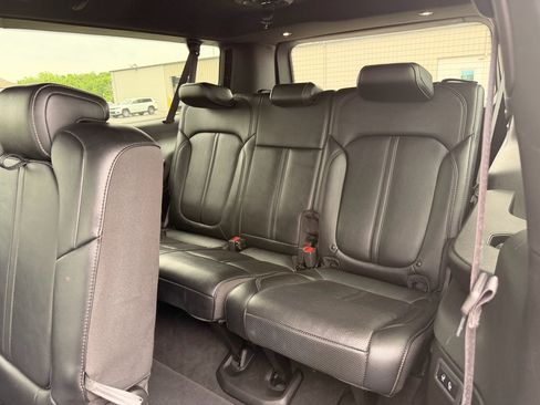Used 2024 Jeep Wagoneer L Series II w/ Flexible Seating Group AWD/4WD image 7