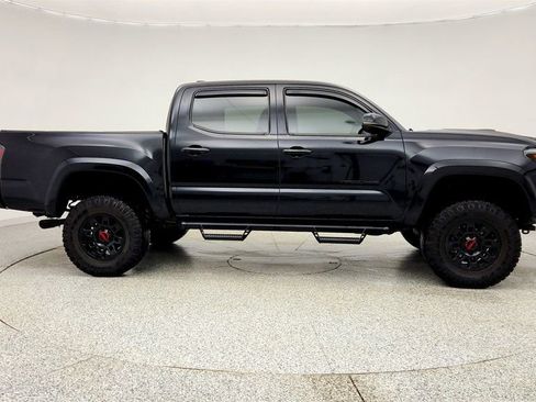 Used 2022 Toyota Tacoma TRD Sport w/ Technology Package image 4