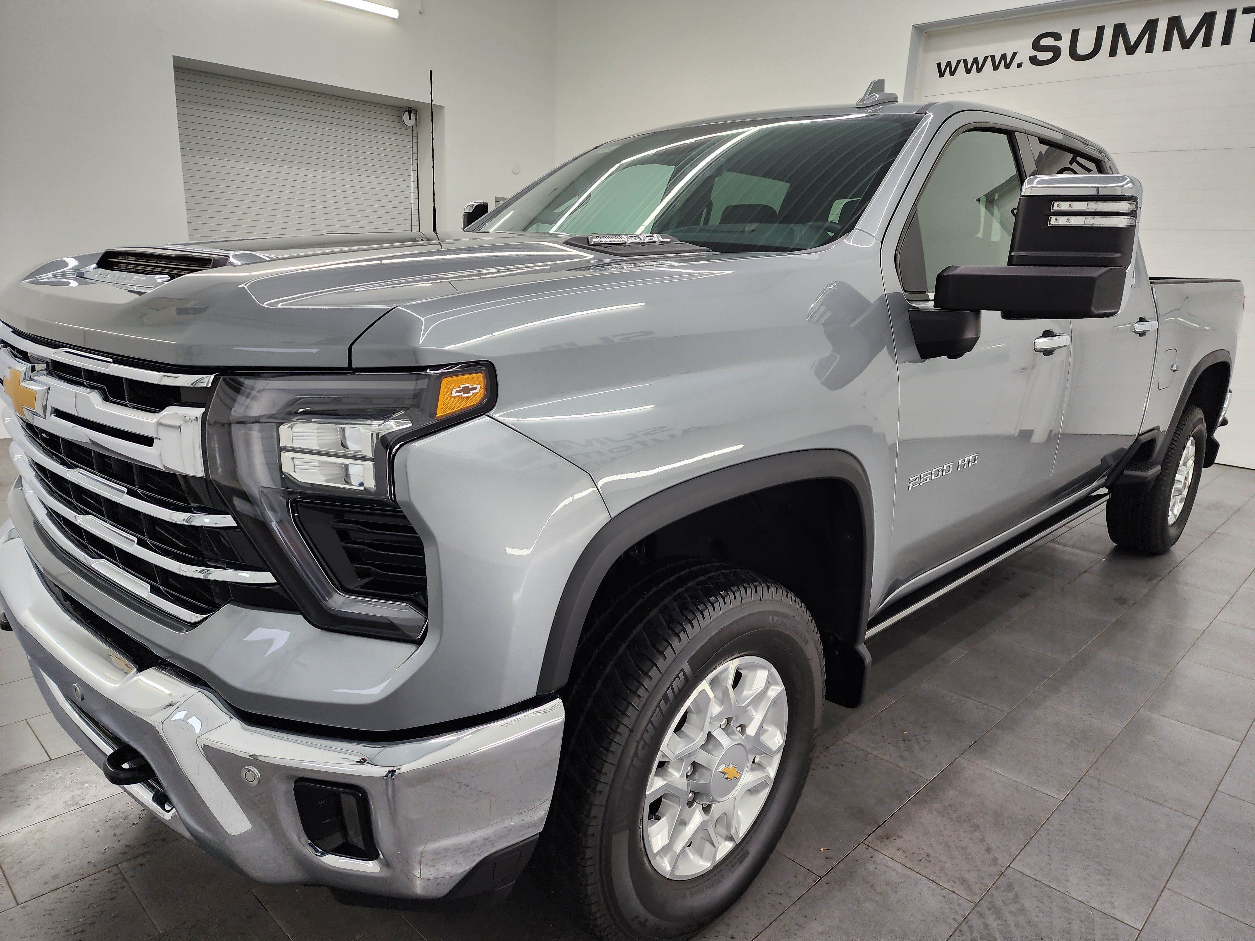 Used 2024 Chevrolet Silverado 2500 LTZ w/ LTZ Premium Package AWD/4WD image 7