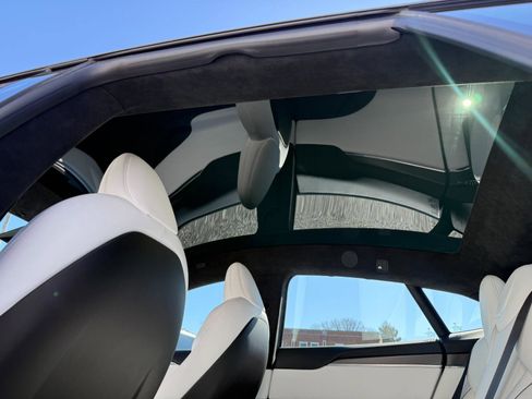 Used 2021 Tesla Model S Plaid image 17