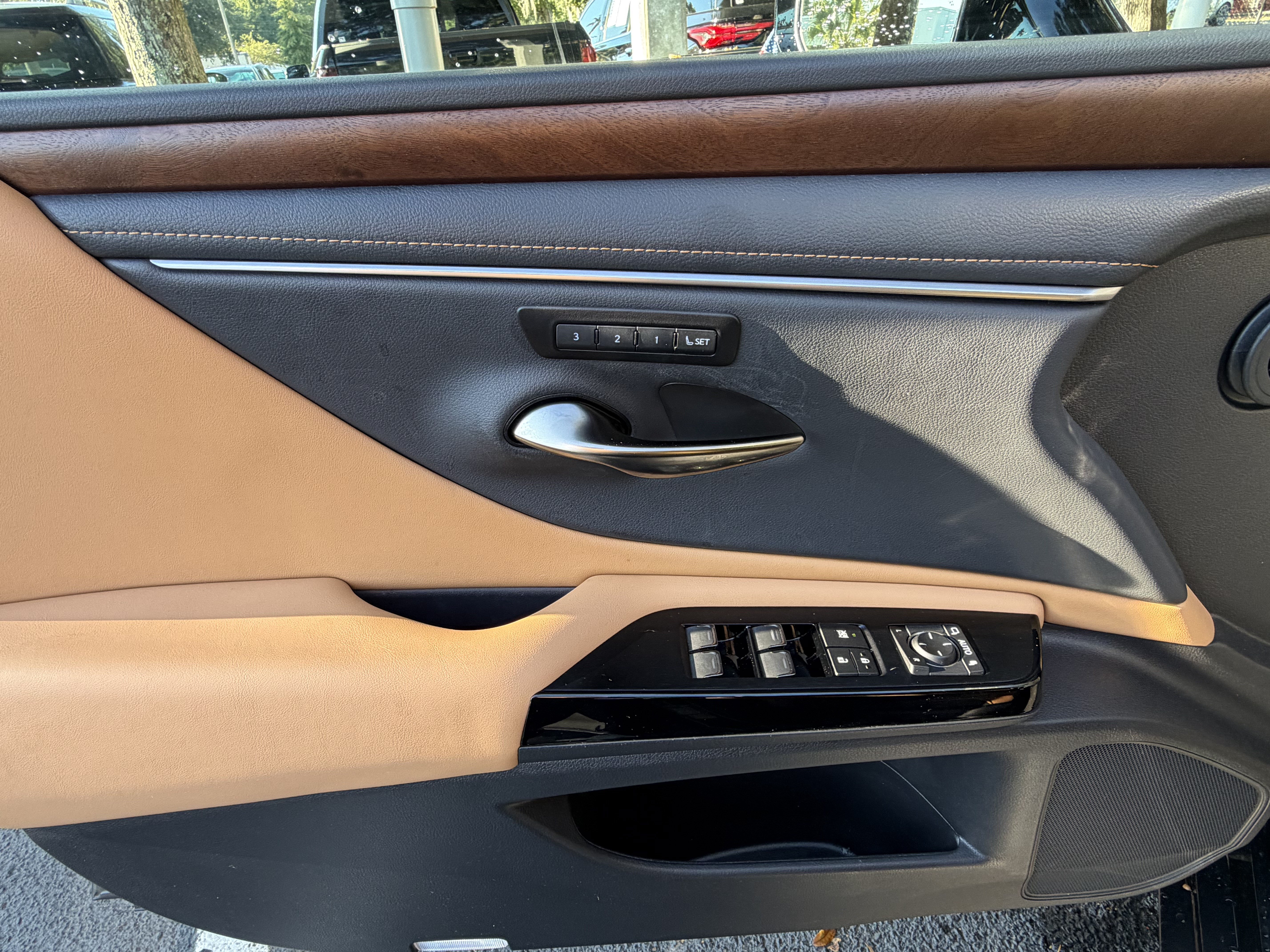 Certified 2025 Lexus ES 350 w/ Premium Package FWD image 13