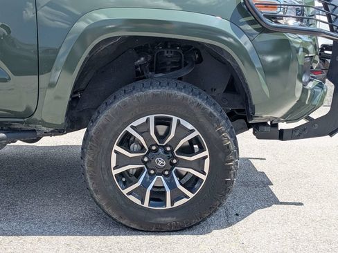 Used 2022 Toyota Tacoma TRD Sport w/ Technology Package AWD/4WD image 10