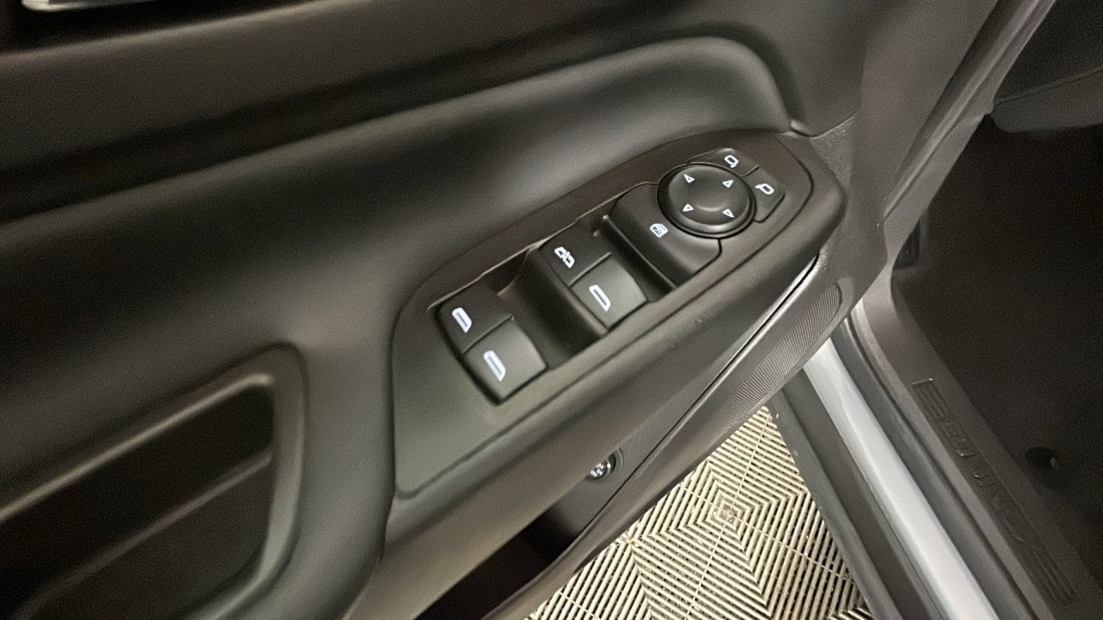Used 2024 Chevrolet Equinox LT w/ LPO, Floor Liner Package AWD/4WD image 12