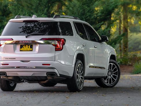 Used 2021 GMC Acadia Denali w/ Denali Technology Package FWD image 30
