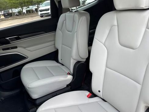 Certified 2025 Kia Telluride S image 18