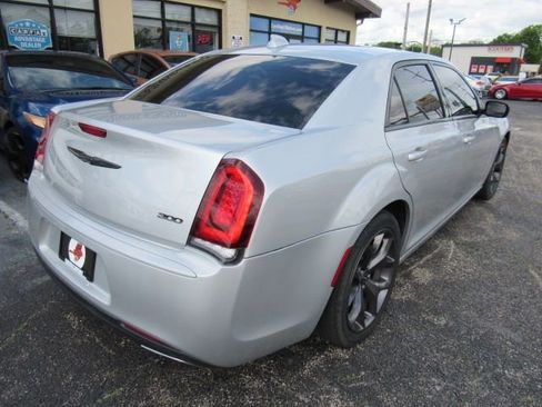 Used 2020 Chrysler 300 Touring w/ Sport Appearance Package image 7