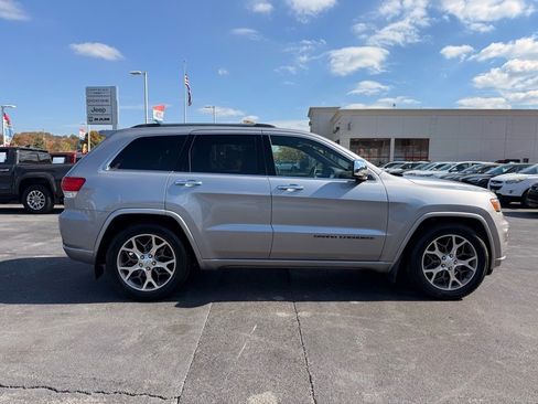 Used 2020 Jeep Grand Cherokee Overland image 3