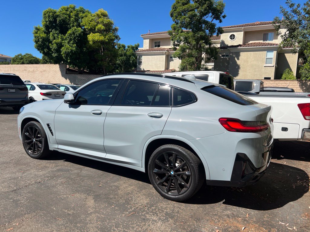 Used 2024 BMW X4 xDrive30i w/ Premium Package AWD/4WD image 4