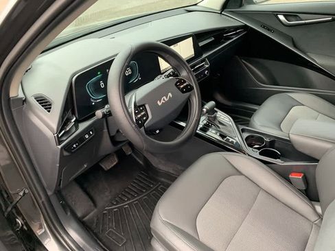 Used 2025 Kia Niro EX image 23