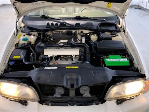 Used 1999 Volvo C70 LT FWD image 30
