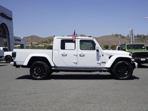 Certified 2023 Jeep Gladiator Overland AWD/4WD image 3