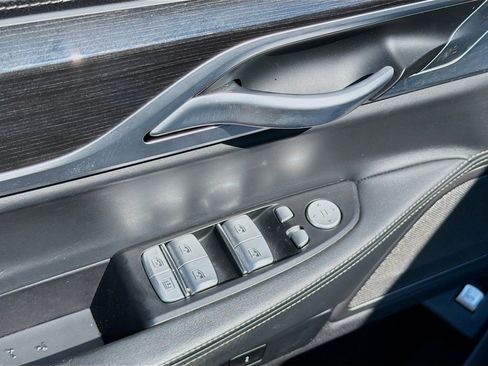 Used 2019 BMW 740i w/ Executive Package image 23