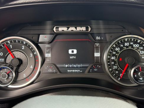 Used 2024 RAM 2500 Laramie AWD/4WD image 23