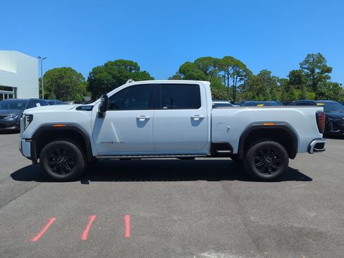 Used 2025 GMC Sierra 2500 AT4 w/ AT4 Premium Plus Package AWD/4WD image 3