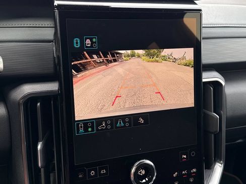 Used 2025 GMC Acadia AT4 AWD/4WD image 25