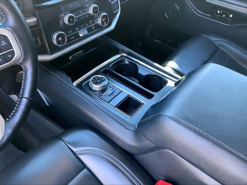 Used 2022 Ford Expedition XLT image 16