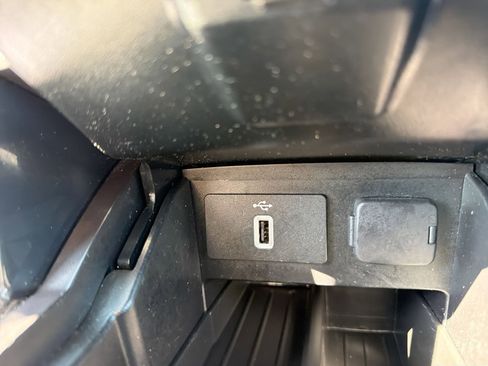 Used 2018 Ford Explorer XLT w/ Equipment Group 202A FWD image 37
