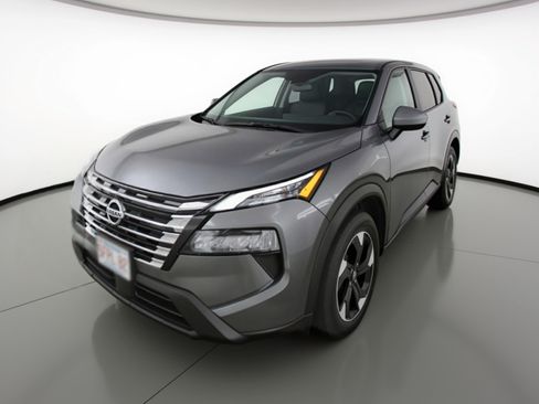 Used 2025 Nissan Rogue SV image 3