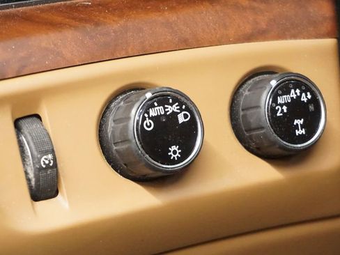 Used 2017 Cadillac Escalade ESV Platinum image 28