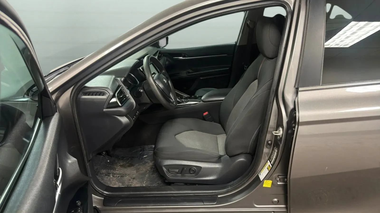 Used 2019 Toyota Camry LE FWD image 20
